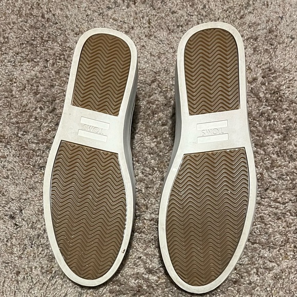 TOMS Bryce Women’s Leopard Print Sneakers - Picture 3 of 3